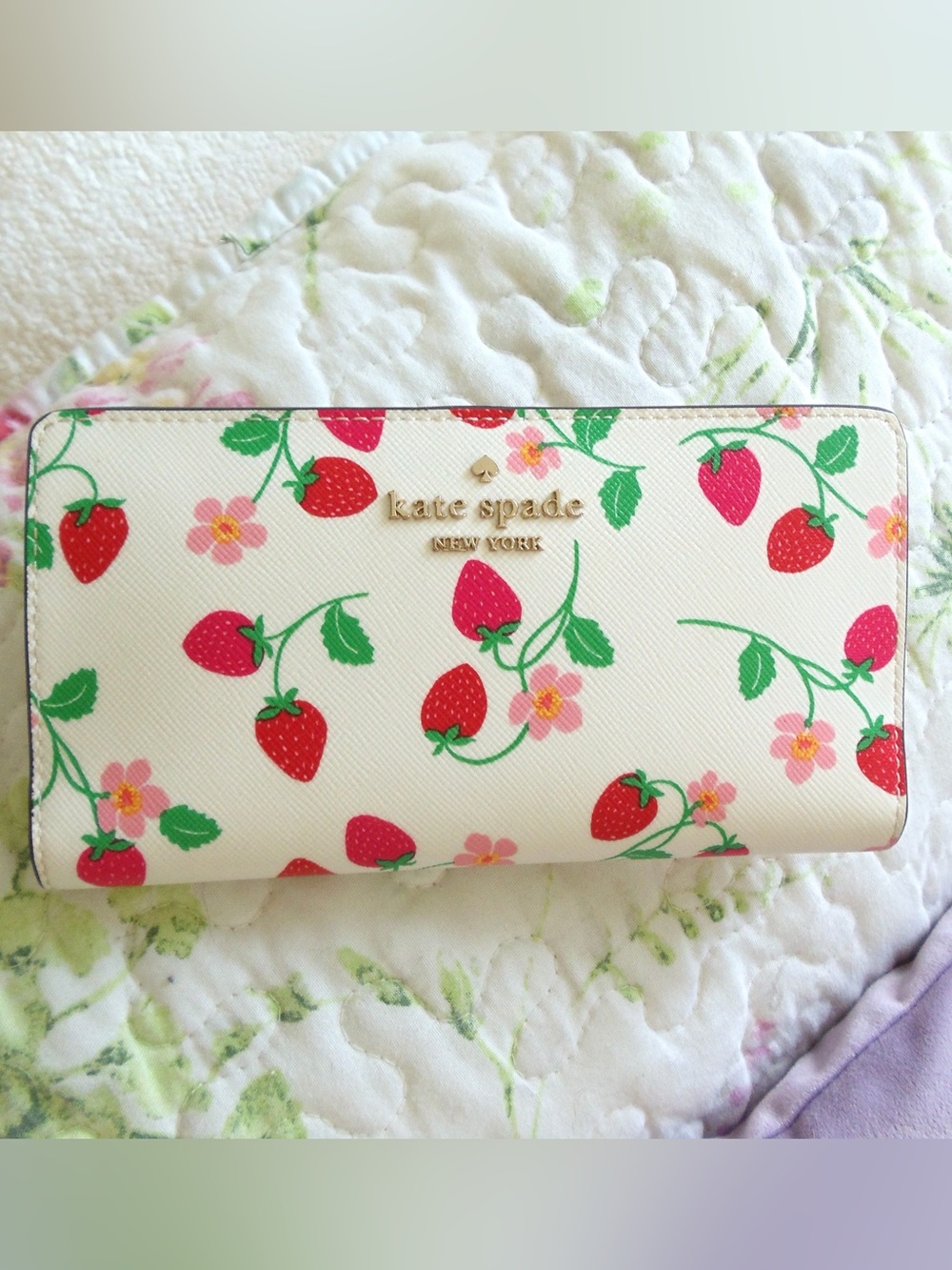 kate spade 🤍 White 🌸 Strawberry 🍓 Print Continental Wallet